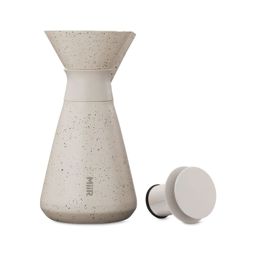 new-standard-carafe-m7 WebPDP-33oz_New_Standard_Carafe_Desert_Tan_Speckle_Studio__CAR1SVOS224_Front_Lid_Staged.jpg