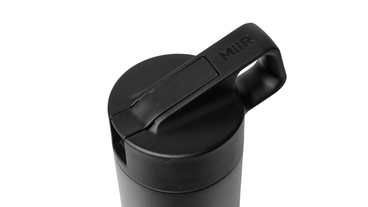 straw-bottle-i7 WebPDP-Straw_Lid_2_Black_Studio_0221_45deg_Closed__WMB1SL20002.jpg